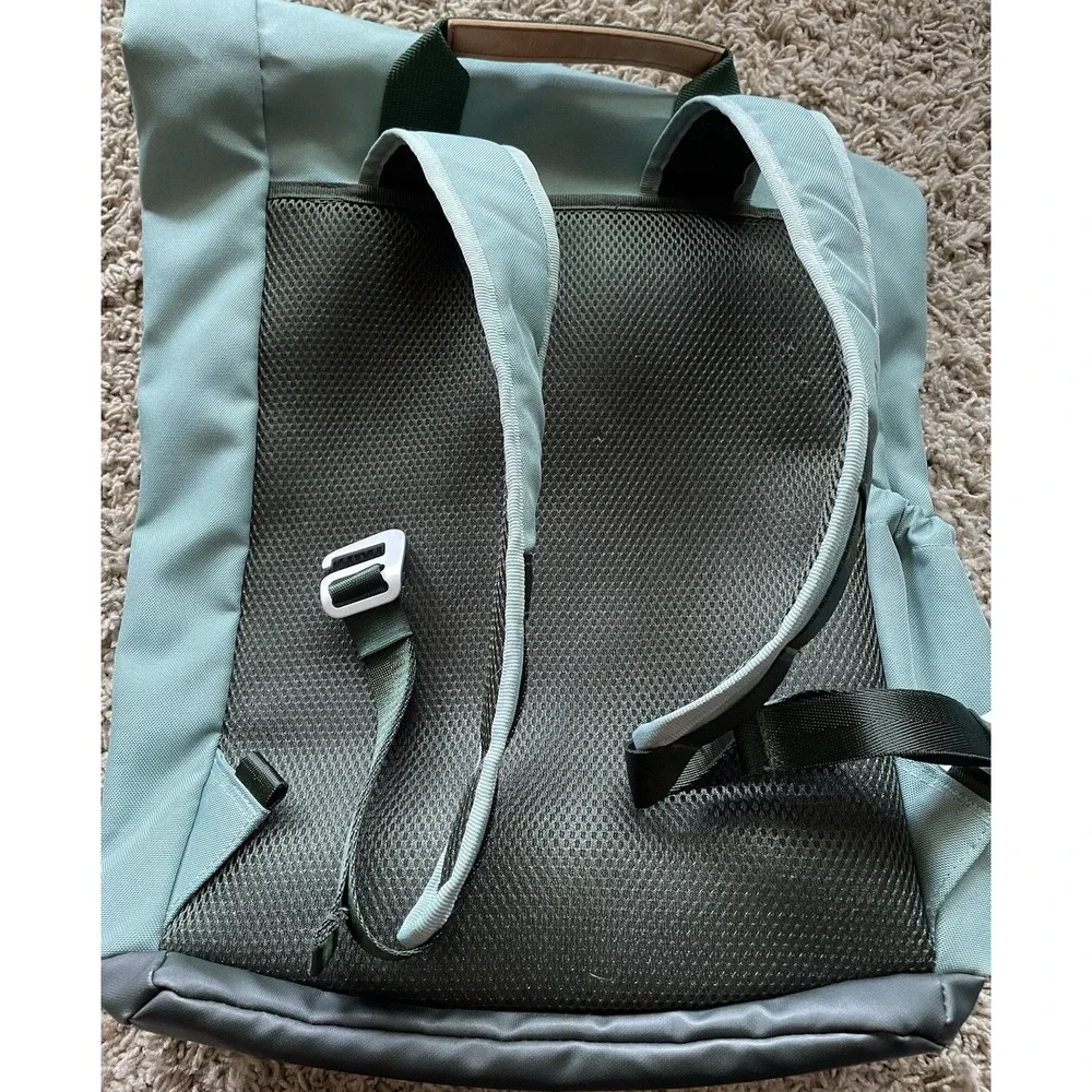 doTerra Convention 2020 Backpack Bag Tote Green multiple pockets